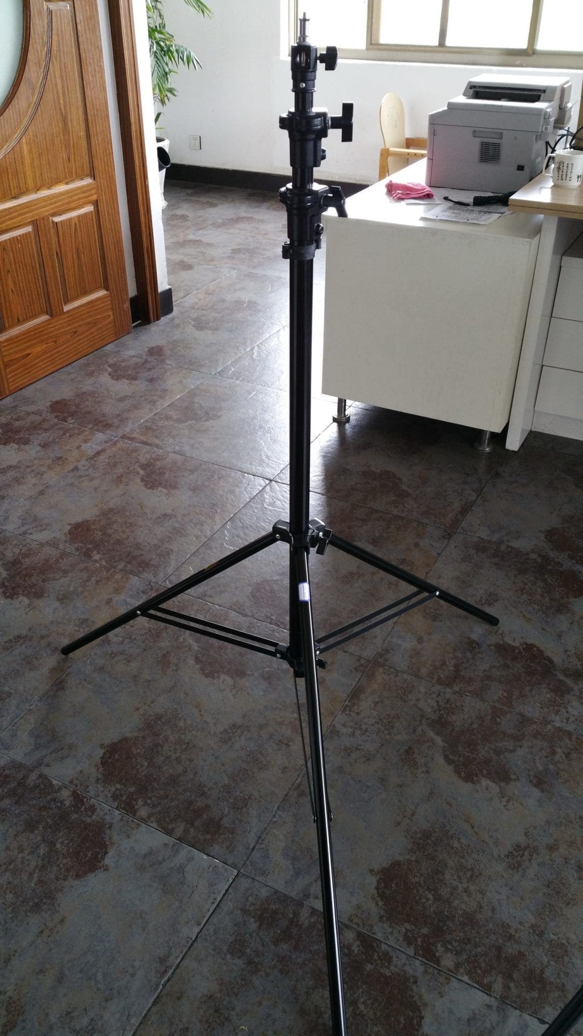 10ft. Heavy Duty Air Cushioned Light Stand - Image 4